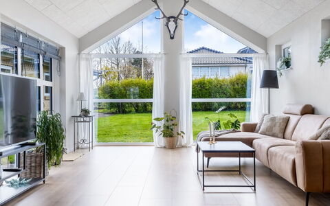 Aina - 20Km from the Sea: Bois, Toit, Domicile, Maison, Architecture, Siding, Lot Terre, Chalet, Cabanon, Batiments Jardin