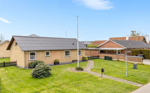 Aina - 20Km from the Sea: Bois, Toit, Domicile, Maison, Architecture, Siding, Lot Terre, Chalet, Cabanon, Batiments Jardin