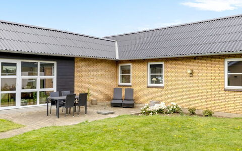 Aina - 20Km from the Sea: Bois, Toit, Domicile, Maison, Architecture, Siding, Lot Terre, Chalet, Cabanon, Batiments Jardin