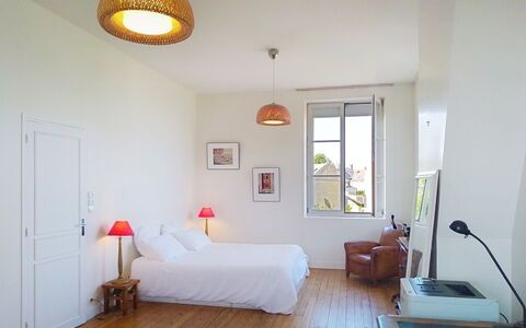 D-Day Plage Gold Beach: Meubles, Design Intérieur, Mur, Sol, Chambre, Lit, Sol, Bois, Plafond, Pièce