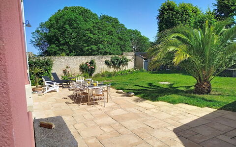 D-Day Plage Gold Beach: Arbuste, Jardin, Meubles, Dalle, Pot De Fleur, Mobilier De Jardin, Chaise, Ombre, Arrière-Cour, Aménagement Paysager