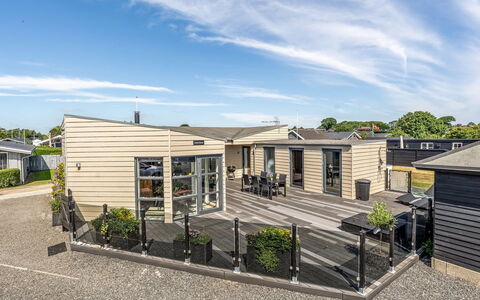 Vaska - 75M from the Sea: Toit, Domicile, Ombre, Conception, Siding, Plate-Forme, Cour