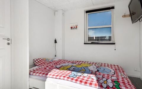 Vaska - 75M from the Sea: Mur, Chambre, Lit, Design Intérieur, Drap De Lit, Sol, Meubles, Literie, Sol, Plafond