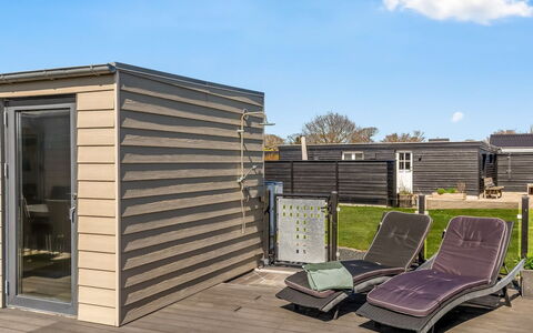 Vaska - 75M from the Sea: Bois, Composite, Plate-Forme, Porte, Dur, Siding, Planche, Tache De Bois, Cabanon, Mobilier De Jardin