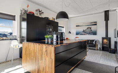 Vaska - 75M from the Sea