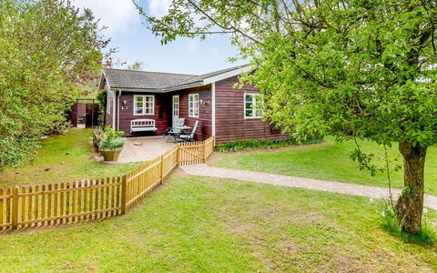 Amina - 500M from the Sea: Arbuste, Chalet, Jardin, Couverture De Sol, Pelouse, Cour, Arrière-Cour, Ferme, Aménagement Paysager, Batiments Jardin