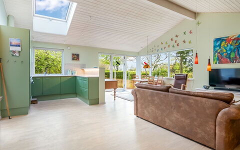 Amina - 500M from the Sea: Design Intérieur, Sol, Plafond, Bois, Sol, Meubles, Parquet, Canapé, Salon, Éclairage