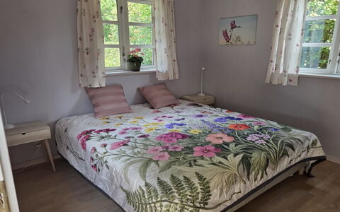 Amina - 500M from the Sea: Meubles, Lit, Chambre, Drap De Lit, Linge, Textile, Literie, Design Intérieur, Cadre De Lit, Sol