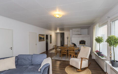 Alatalo: Sol, Design Intérieur, Mur, Sol, Meubles, Plafond, Bois, Pièce, Canapé, Luminaire