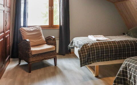 Villa 1 Paltamo Golf Jäsenalennus: Meubles, Design Intérieur, Sol, Lit, Chambre, Sol, Bois, Drap De Lit, Literie, Pièce