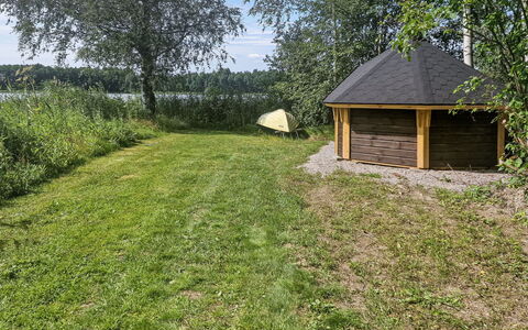 Nuorronranta: Lot Terre, Chalet, Jardin, Batiments Jardin, Ombre, Prairie, Arrière-Cour, Pelouse, Cabanon, Aménagement Paysager