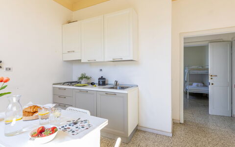 Casale Oleandro Marino: Sol, Design Intérieur, Sol, Pièce, Plafond, Appartement, Cabinetry, Comptoir, Moulage, Appareil De Cuisine