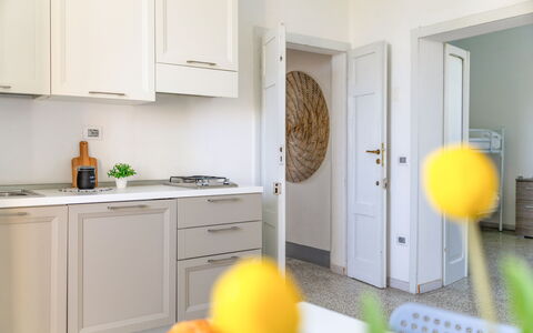 Casale Oleandro Marino: Meubles, Design Intérieur, Bois, Comptoir, Sol, Cabinetry, Cuisine, Appareil De Cuisine, Pièce, Principaux Appliance