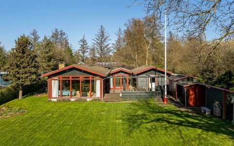 Sinnika - 550M from the Sea: Maison, Toit, Domicile, Arbuste, Chalet, Zone Résidentielle, Paysage, Lot Terre, Zone Rurale, Couverture De Sol