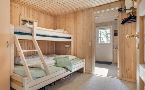 Sinnika - 550M from the Sea: Bois, Chambre, Plafond, Lit Superposé, Lit, Design Intérieur, Sol, Meubles, Sol, Domicile