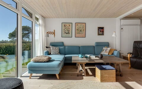 Sinnika - 550M from the Sea: Meubles, Bois, Design Intérieur, Sol, Canapé, Salon, Table, Sol, Domicile, Parquet