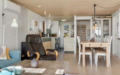 Sinnika - 550M from the Sea: Meubles, Bois, Design Intérieur, Sol, Plafond, Sol, Pièce, Domicile, Table Cuisine Et Salle A Manger, Salon