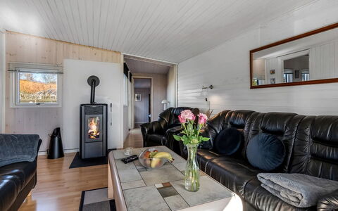 Nisse - 300M from the Sea: Meubles, Bois, Design Intérieur, Sol, Sol, Chaise, Pièce, Plafond, Salon, Appartement