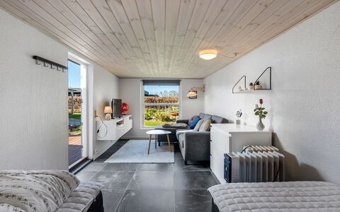 Nisse - 300M from the Sea: Bois, Meubles, Plafond, Design Intérieur, Appartement, Chaise, Salon, Dur, Conception