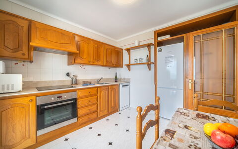 Sa Mirada: Sol, Bois, Sol, Design Intérieur, Cabinetry, Plafond, Pièce, Cuisine, Appartement, Tache De Bois