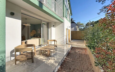 Villa Armorique: Meubles, Balcon, Ombre, Jardin, Mobilier De Jardin, Chaise, Porche, Cour, Aménagement Paysager, Arrière-Cour