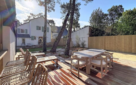 Villa Armorique: Meubles, Balcon, Ombre, Jardin, Mobilier De Jardin, Chaise, Porche, Cour, Aménagement Paysager, Arrière-Cour