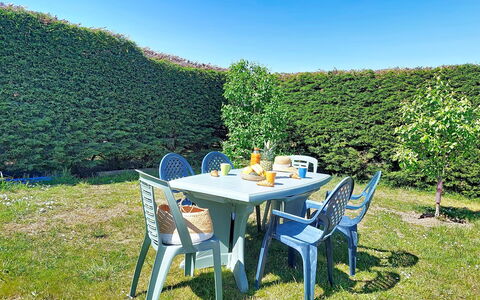 Le Vauglin: Meubles, Balcon, Ombre, Jardin, Mobilier De Jardin, Chaise, Porche, Cour, Aménagement Paysager, Arrière-Cour