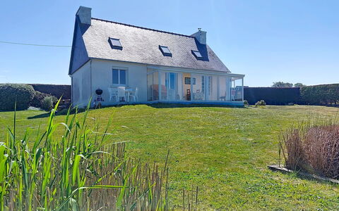 Le Vauglin: Meubles, Balcon, Ombre, Jardin, Mobilier De Jardin, Chaise, Porche, Cour, Aménagement Paysager, Arrière-Cour