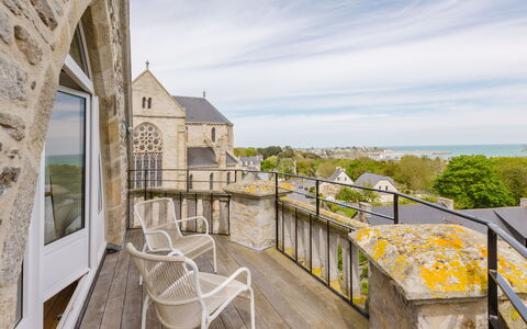 Domaine de Saint Cast: Meubles, Balcon, Ombre, Jardin, Mobilier De Jardin, Chaise, Porche, Cour, Aménagement Paysager, Arrière-Cour