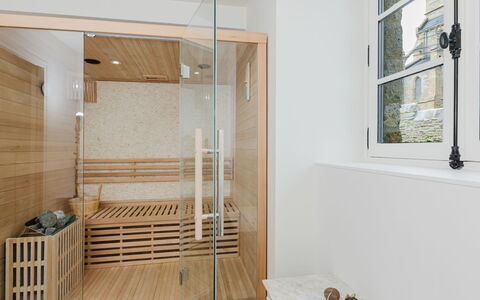 Domaine de Saint Cast: Meubles, Balcon, Ombre, Jardin, Mobilier De Jardin, Chaise, Porche, Cour, Aménagement Paysager, Arrière-Cour