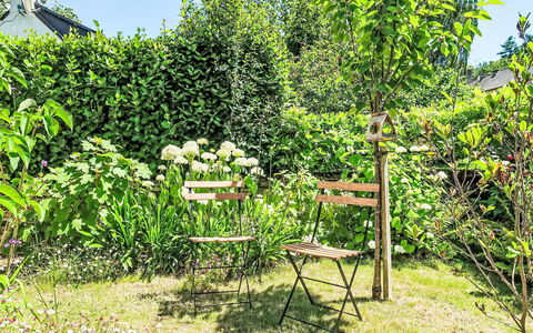 La Dolce Vita Brezhoneg: Meubles, Balcon, Ombre, Jardin, Mobilier De Jardin, Chaise, Porche, Cour, Aménagement Paysager, Arrière-Cour