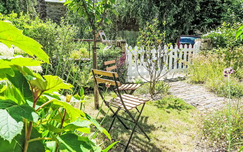 La Dolce Vita Brezhoneg: Meubles, Balcon, Ombre, Jardin, Mobilier De Jardin, Chaise, Porche, Cour, Aménagement Paysager, Arrière-Cour