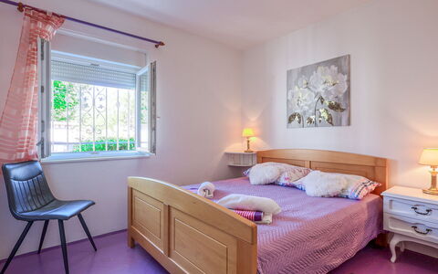 Damjan: Meubles, Design Intérieur, Sol, Chaise, Sol, Table, Table Cuisine Et Salle A Manger, Ombre, Plafond, Tache De Bois