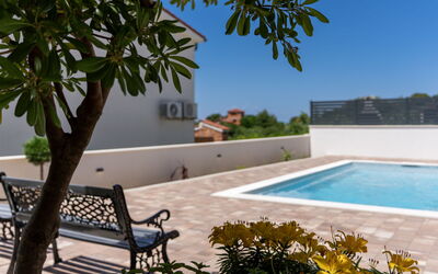 Rab Lopar 115: Sol, Sol, Piscine, Composite, Tuile, Ombre, Conception, Recours, Cour, Eco Hôtel