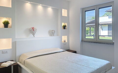 Jolanda: Meubles, Design Intérieur, Sol, Chaise, Sol, Table, Table Cuisine Et Salle A Manger, Ombre, Plafond, Tache De Bois