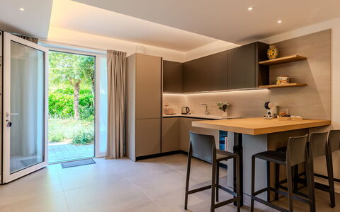 Renza: Meubles, Design Intérieur, Sol, Bois, Sol, Plafond, Cuisine, Comptoir, Domicile, Table Cuisine Et Salle A Manger