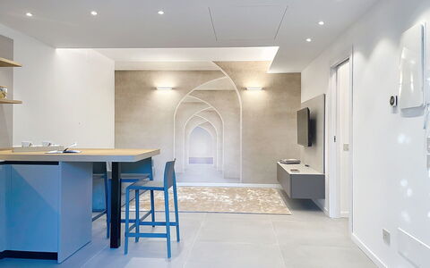 Renza: Meubles, Design Intérieur, Sol, Chaise, Sol, Table, Table Cuisine Et Salle A Manger, Ombre, Plafond, Tache De Bois