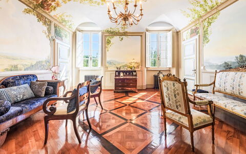 San Giovanni alla Vena: Meubles, Design Intérieur, Sol, Chaise, Sol, Table, Table Cuisine Et Salle A Manger, Ombre, Plafond, Tache De Bois