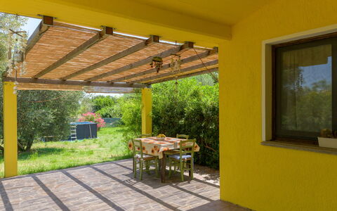 Cottage Girasole di Mare: Bois, Ombre, Jardin, Structure En Plein Air, Arrière-Cour, Eco Hôtel, Pergola, Faisceau, Tache De Bois, Porche