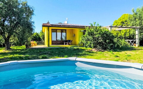 Cottage Girasole di Mare: Meubles, Design Intérieur, Sol, Chaise, Sol, Table, Table Cuisine Et Salle A Manger, Ombre, Plafond, Tache De Bois