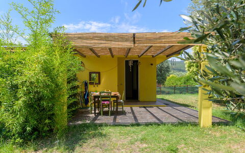 Cottage Girasole di Mare: Jardin, Arrière-Cour, Ombre, Batiments Jardin, Chalet, Cour, Pelouse, Structure En Plein Air, Eco Hôtel, Aménagement Paysager