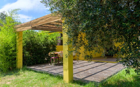 Cottage Girasole di Mare: Arbuste, Jardin, Ombre, Arrière-Cour, Suppression Des Plantes Ligneuses, Aménagement Paysager, Structure En Plein Air, Pelouse, Pergola, Cour