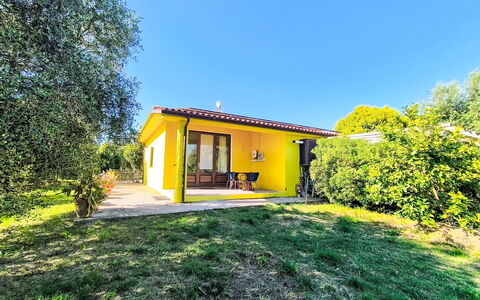 Cottage Girasole di Mare: Meubles, Design Intérieur, Sol, Chaise, Sol, Table, Table Cuisine Et Salle A Manger, Ombre, Plafond, Tache De Bois