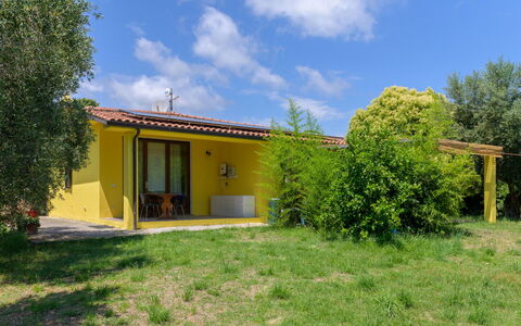 Cottage Girasole di Mare: Herbe, Lot Terre, Porte, Chalet, Jardin, Pelouse, Arrière-Cour, Ombre, Ferme