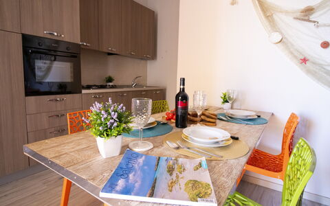 Mediterranea'S House Otranto: Meubles, Design Intérieur, Sol, Bois, Sol, Pièce, Textile, Éclairage, Table, Salle À Manger