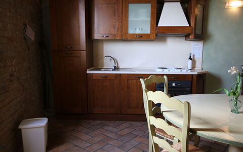Residence Borgodamare: Meubles, Cuisine, Sol, Comptoir, Bois, Appareil De Cuisine, Cabinetry, Design Intérieur, Sol, Principaux Appliance