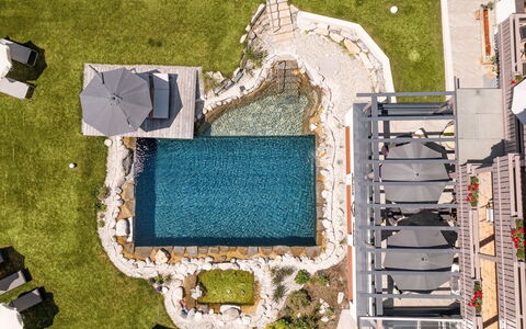 2A Morgensonne mit Weitblick: Piscine, Jardin, Recours, Aménagement Paysager, Caractéristique De L'Eau, Biens, Arrière-Cour, Conception, Eco Hôtel, Balancelle