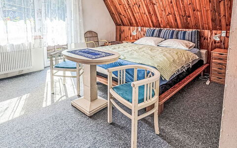 Chalet Helena: Bois, Sol, Chambre, Sol, Design Intérieur, Domicile, Lit, Pièce, Drap De Lit, Literie