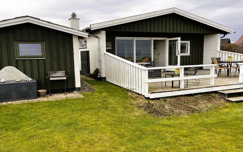Frørup 618: Maison, Toit, Domicile, Zone Résidentielle, Chalet, Siding, Porche, Lot Terre, Porte, Pelouse
