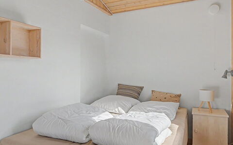 Edla - 35M from the Sea: Chambre, Lit, Design Intérieur, Bois, Meubles, Literie, Drap De Lit, Sol, Plafond, Sol